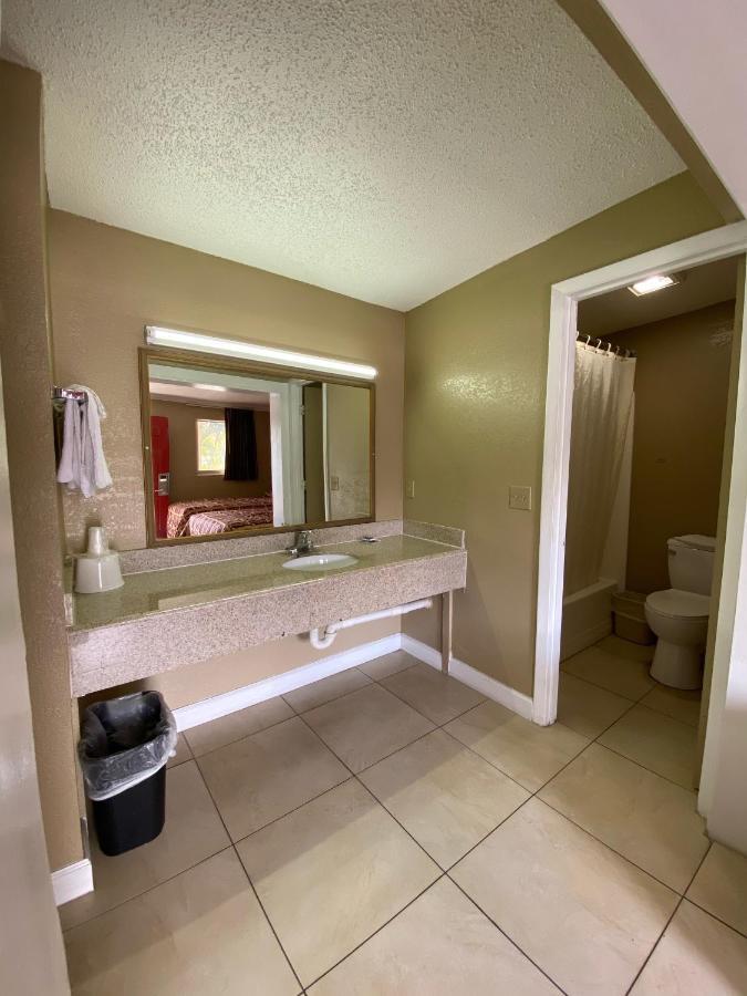Motel Economy *